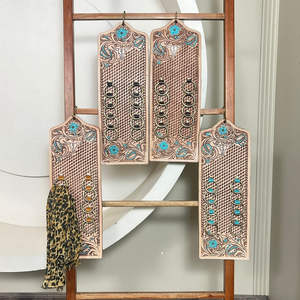 Porte-écharpe en cuir de vachette façonné à la main avec anneaux métalliques, motif floral, support pour chiffon, design durable pour style cowboy et cowgirl - Product Image 5