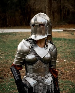 Conjunto de Armadura Medieval para Mujer, Armadura de Caballero Barbute, Cota de Malla Antigua y Cuirras de Placa, Disfraz de Halloween para Cosplay Femenino - Product Image 1
