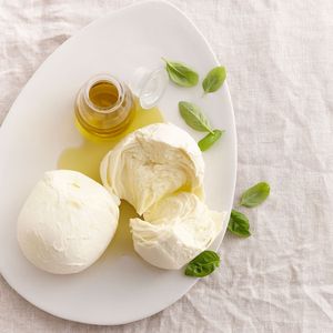 Fromage mozzarella frais naturel, saveur riche, idéal pour la vente en gros et la distribution en vrac - Product Image 4