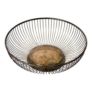 Cesta de frutas metálica con acabado de lujo que aporta sofisticación a la encimera de la cocina y al comedor. - Product Image 4