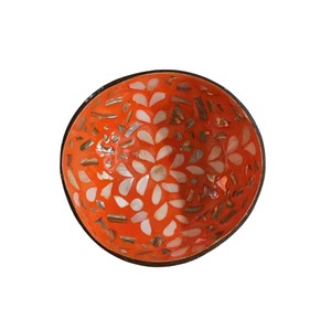 Découvrez le charme des pétales d'orange artisanaux dans cette coupelle en nacre, une touche élégante et riche en saveur pour votre espace. - Product Image 1