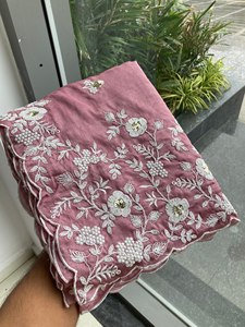 Sari Rosa Polvoriento Bordado Floral al por Mayor con Blusa a Juego, Prenda Étnica Premium para Bodas y Fiestas, Fabricante de Saris - Product Image 5