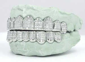 Ensemble complet de luxe Grillz Hip Hop entièrement serti, finition micro-grappe carrée en moissanite, plaqué rhodium sur mesure, bijoux pour dents en argent 925 - Product Image 2