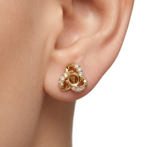 Boucles d'oreilles clous fleur en or jaune massif 18 carats personnalisées avec diamants naturels, semi-monture pavée, certifiées IGI, cadeau de fête, vente en gros, OEM, ODM, MOQ - Product Image 4