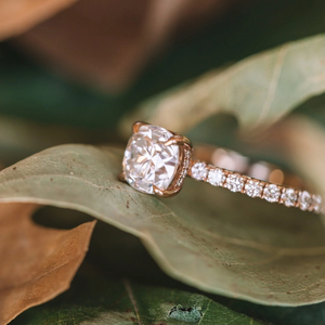 แหวนทองคำ 14k ประดับเพชรทรงคุชชั่น แหวนหมั้นเพชรแล็บโกรว์ ดีไซน์คลาสสิก - Product Image 1
