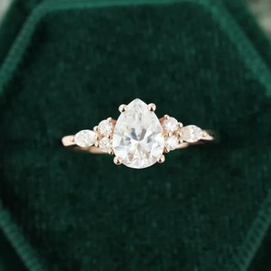 Anillo de Moissanita para Mujer, Anillo de Compromiso con Corte de Pera Vintage, Anillo de 1 Quilate con Diseño Único al Mejor Precio - Product Image 2