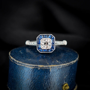 Élégante bague de fiançailles vintage en or blanc 14 carats avec incrustation de perles de diamant de laboratoire certifiées IGI pour cadeaux de mariage - Product Image 4