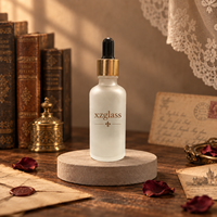 Botol Minyak Atsiri Kaca dengan Pipet Tetes untuk Kemasan Kosmetik 30ml 50ml Botol Minyak Atsiri Transparan Berlapis Embun dengan Logo Cetak Sablon