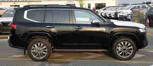 Toyota Land Cruiser VXR 3.5L V6 Noir 2024 d'occasion avec faible kilométrage, sièges en cuir, jantes en alliage, pack technologique Bluetooth - Product Image 6