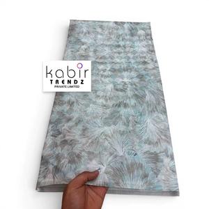 Tissu brocart floral en polyester de qualité supérieure au design unique pour housses de canapé et décoration intérieure, disponible à la vente - Product Image 4