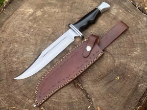 Couteau Bowie artisanal à lame fixe en acier inoxydable avec manche en corne et étui de transport en cuir pour le camping et les activités de plein air - Product Image 1
