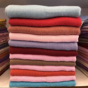 Bufanda de Invierno Ultrafina de Lujo para Mujer, Tejida a Mano, Verde, de Cachemira, Cómoda, Ligera, para Otoño y Primavera, Pashmina KMB de Nepal - Product Image 3