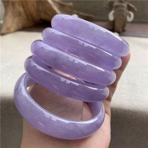 กำไลเรซิ่นทำมือสวยงามสำหรับผู้หญิง เครื่องประดับทันสมัยพร้อมลวดลายตกแต่งสีสันสดใส น้ำหนักเบา สวมใส่สบาย - Product Image 4