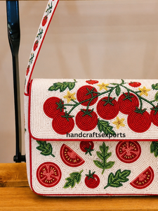 Sac à bandoulière artisanal perlé motif tomate, sac à main tendance pour femme, design brodé coloré, léger et stylé - Product Image 5