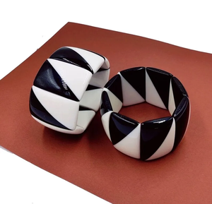 Brazaletes de resina Forma redonda Diseño de tamaño personalizado para bodas Fiestas a la venta Pulseras con dijes para regalos - Product Image 6
