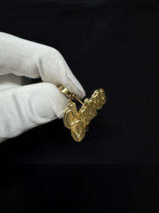 จี้สร้อยคอทองคำแท้ 14K สลักชื่อตัวอักษรแบบคursive ดีไซน์มินิมอล ทันสมัย สำหรับทุกเพศ เหมาะสำหรับเป็นของขวัญ - Product Image 5