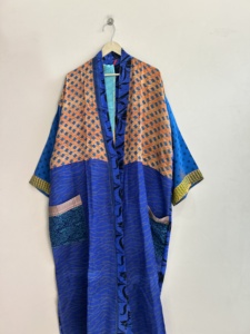 Kimono vintage bohemio de crepé de seda para mujer, bata de noche reciclada. - Product Image 5