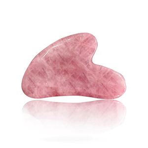 Outil de massage facial Gua Sha en quartz rose, cristal rose naturel, planche de massage manuelle pour sculpter le visage, pour les routines de soin de la peau des femmes - Product Image 1