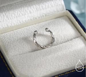 ต่างหูแบบมินิมอลลิสต์ ดีไซน์เกลียวคลื่น ทำจากเงินแท้ สไตล์เรียบง่าย - Product Image 6