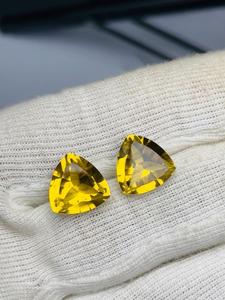 Paire de citrines naturelles de qualité AAA, taille trillion, 11,92 carats, couleur jaune doré vif assortie, lustre excellent, qualité bijoux IGI - Product Image 2