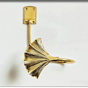 Attache de rideau décorative en métal doré en forme de feuille de Ginkgo de qualité supérieure, accessoire pour arrangement de rideaux, pour intérieurs modernes, vente en gros depuis l'Inde - Product Image 1
