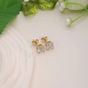 Boucles d'oreilles clous en diamant rond de laboratoire 2 carats_ Or jaune 14 carats - Product Image 5
