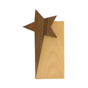 Trofeo de Madera Duradero con Diseño de Estrella y Caja de Regalo - Product Image 1