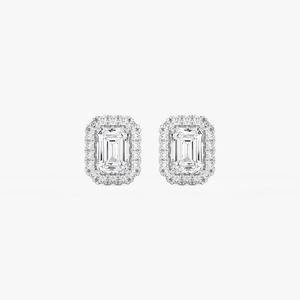 Boucles d'oreilles clous élégantes en or blanc 14 carats avec diamant émeraude de laboratoire à quatre griffes et halo, certifiées IGI, style classique et tendance - Product Image 4