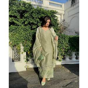 Conjunto de Traje de Fiesta con Bordado de Lentejuelas de Diseñador para Festivales Indios y Pakistaníes - Product Image 3