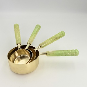 Juego de 4 Tazas y Cucharas Medidoras de Acero Inoxidable con Mango de Resina Dorada de Alta Calidad, Aptas para Lavavajillas y Congelador - Product Image 1