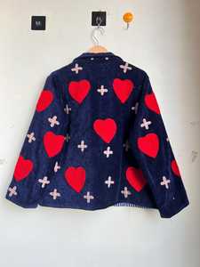 Chaqueta de terciopelo con estampado de corazones de moda, estilo bohemio, abrigo de invierno para mujer con bordado de corazones y cruces, prenda exterior llamativa para el invierno. - Product Image 4