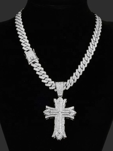 Collier chaîne cubaine en argent 925 plaqué or 14 carats pour homme avec pendentif lettre A en moissanite, style hip-hop, pour usage quotidien - Product Image 5