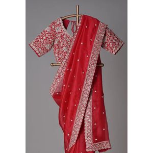 Sari pour femmes de créateur avec de magnifiques paillettes et des broderies en cordon - Product Image 2