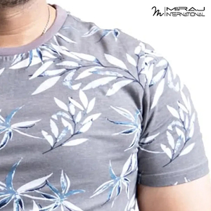 เสื้อยืดผู้ชายลายดอกไม้แบบซับลิเมชั่น ดีไซน์ปรับแต่งได้ สีเทา สวมใส่สบายในฤดูร้อน เนื้อผ้าฝ้ายนุ่ม ระบายอากาศได้ดี เหมาะสำหรับใส่ในชีวิตประจำวัน - Product Image 4