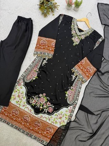 Robe Anarkali noire en soie brodée pour femmes, pour mariage et soirées, collection Eid - Product Image 3