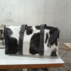 Bolsa de Viaje de Cuero Genuino con Estampado de Piel de Vaca, Negra y Blanca, con Dos Asas, Estilo Vintage, para Mujer - Product Image 5