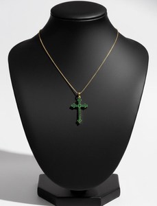 จี้รูปกางเขนประดับดาวทองคำ 14KT พร้อมมรกตเพาะเลี้ยงในห้องปฏิบัติการ - Product Image 2