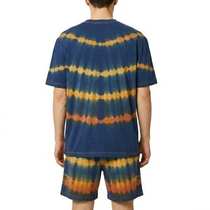 Conjunto de Camiseta y Pantalones Cortos Tie Dye para Hombre, Estilo Urbano Oscuro Premium, Atuendo de Verano Minimalista Casual de Dos Piezas, Algodón Suave Personalizado - Product Image 4
