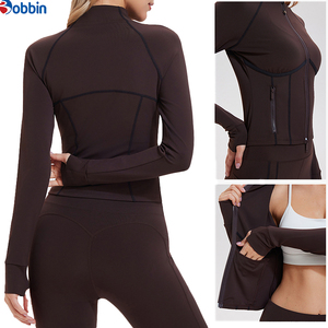 Ensembles de sport classiques pour femmes, personnalisables et très demandés, comprenant un haut et un pantalon évasé, ensembles décontractés et tendance pour femmes - Product Image 6