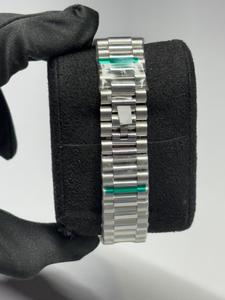 Reloj de Cuarzo de Lujo con Diamantes Infinity Gems, de Acero Inoxidable Cuadrado, con Cristal, Diseño Simple con Números Romanos Azules, de la Mejor Calidad - Product Image 4