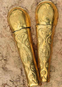 Protège-jambes médiévaux décoratifs faits à la main en acier pour accessoires de costume, accessoires de film, décoration intérieure et présentation - Product Image 6