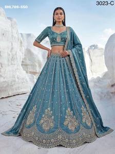 Magnifique Lehenga Cadbury Silk avec broderies et travail de sequins, motif rayé et Butta, bordure festonnée, coupe trapèze, mode féminine - Product Image 5