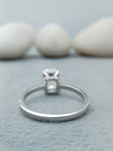 Bague de fiançailles et de mariage solitaire D'VINS JEWELS en or blanc 10K massif avec diamant VVS taille émeraude 2.0 CT certifié IGI – Collection Fine - Product Image 4