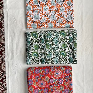 Telas Estampadas Florales 100% Algodón, Tela de Algodón al por Mayor por Metro para Vestidos, Cortinas, Ropa de Cama y Decoración del Hogar - Product Image 1