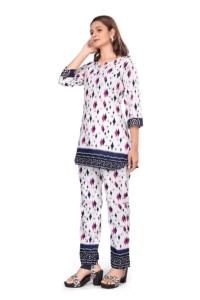 Ensemble coordonné élégant pour femmes, imprimé floral blanc, ensemble de vêtements de détente en poly-rayonne durable, 2 pièces, respirant, col rond, pour femmes - Product Image 5