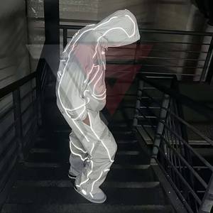 ชุดแจ็คเก็ตและกางเกงแทรคสูทแบบมีซิป น้ำหนักเบา สะท้อนแสง  แบบยูนิเซ็กซ์ สำหรับผู้หญิง ขายส่ง ชุดไนลอนกันน้ำแบบสั่งทำ - Product Image 5