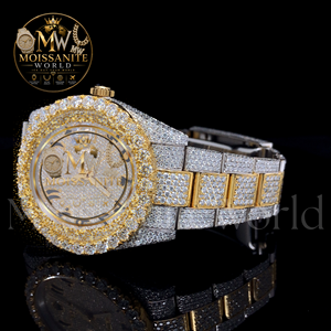 Montre de luxe pour homme en or jaune avec diamants, boîtier tonneau, mouvement à quartz analogique, bracelet en acier inoxydable, verre saphir, 43 mm, fermoir déployant - Product Image 2