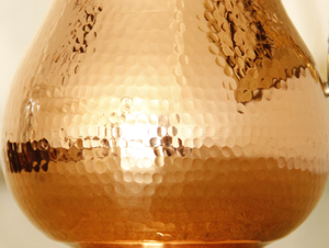 Carafe à eau en cuivre martelé, aux bienfaits ayurvédiques, en cuivre pur, pour la maison et les tables de mariage, avec poignée en laiton - Product Image 2