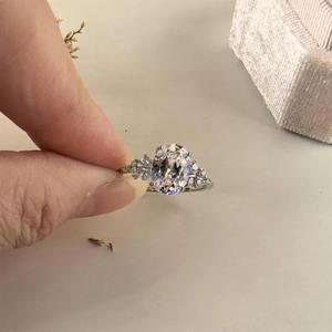 Anillo de Diamantes Moissanite de Lujo para Novia, Forma Ovalada, para Mujer, Joyería de Compromiso con Moissanite Auténtica, Disponible a un Precio Accesible - Product Image 5
