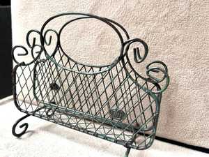 Porta Servilletas de Alambre Vintage – Cesta Ornamental con Patrón de Filigrana y Pátina Verde - Product Image 6